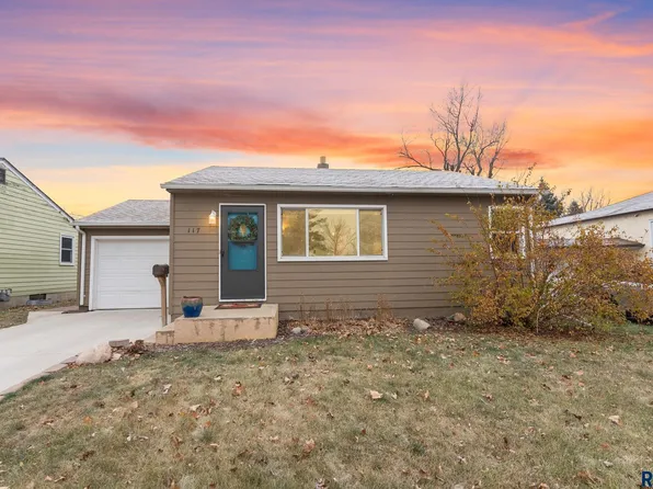 117 W 40th St, Sioux Falls, SD 57105