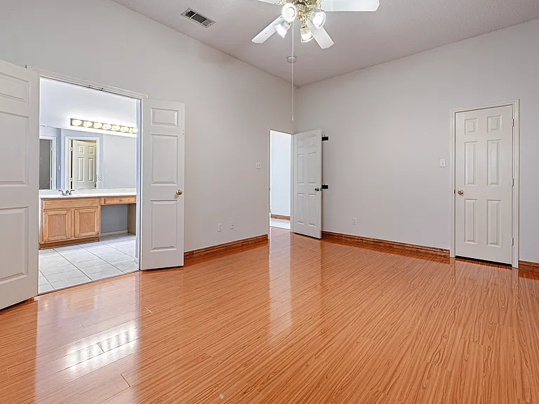 7512 Vineyard Dr — Photo 13