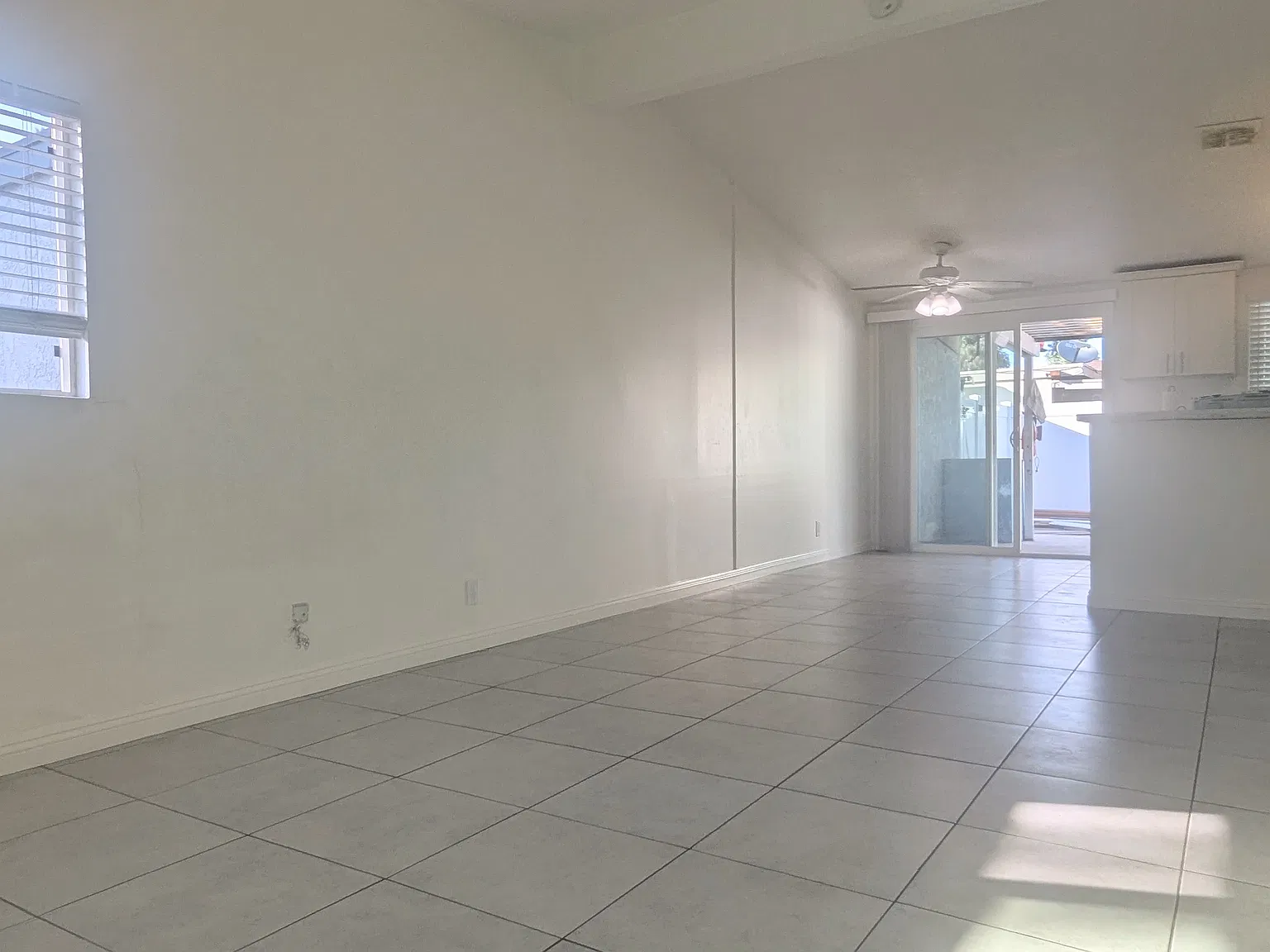 2 bed, 900 sqft, $3,000 — Photo 3