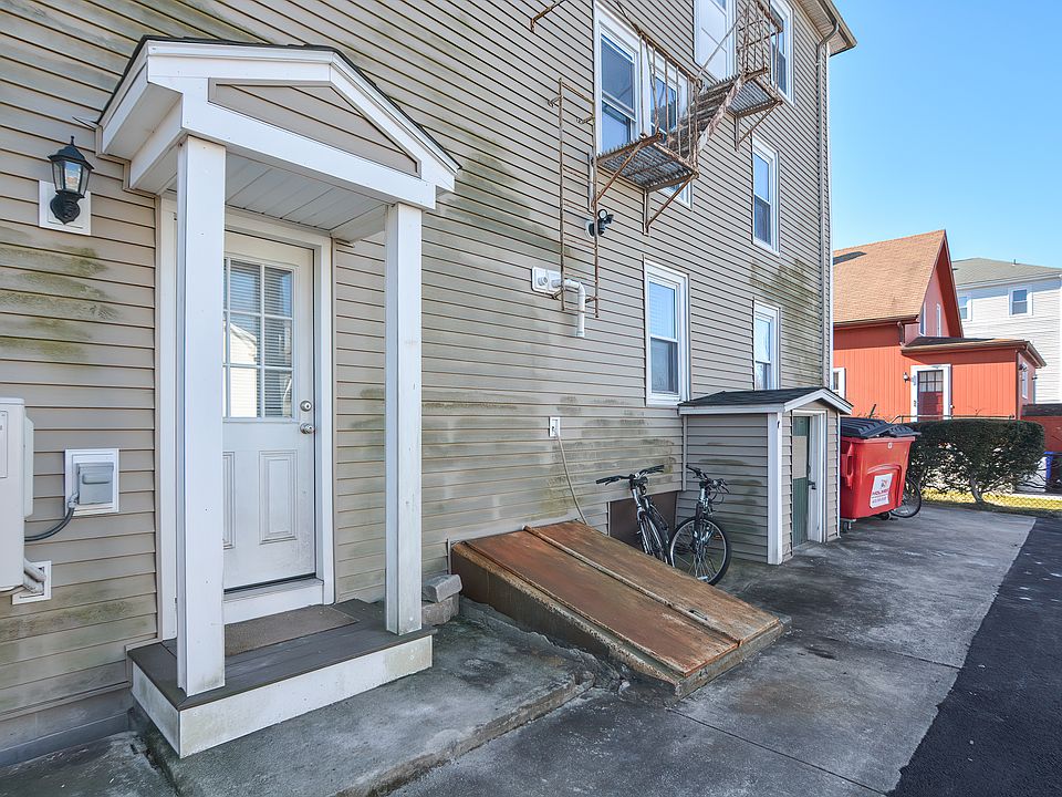 2nd image of 39 Bourne St #1W