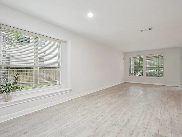 90 Panterra Way — Photo 18