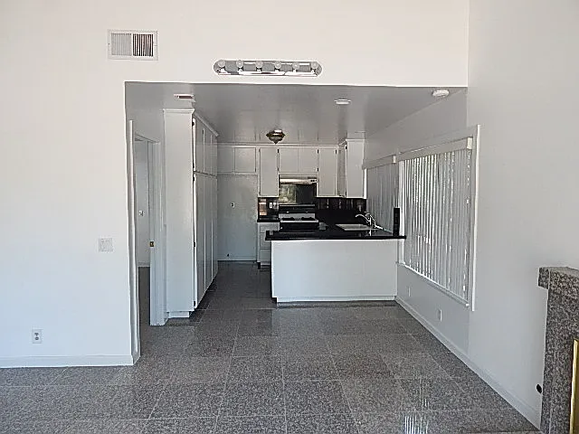 4 bed, 3150 sqft, $5,500 — Photo 2