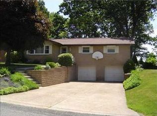 109 Idleworth Dr, Coraopolis, PA 15108