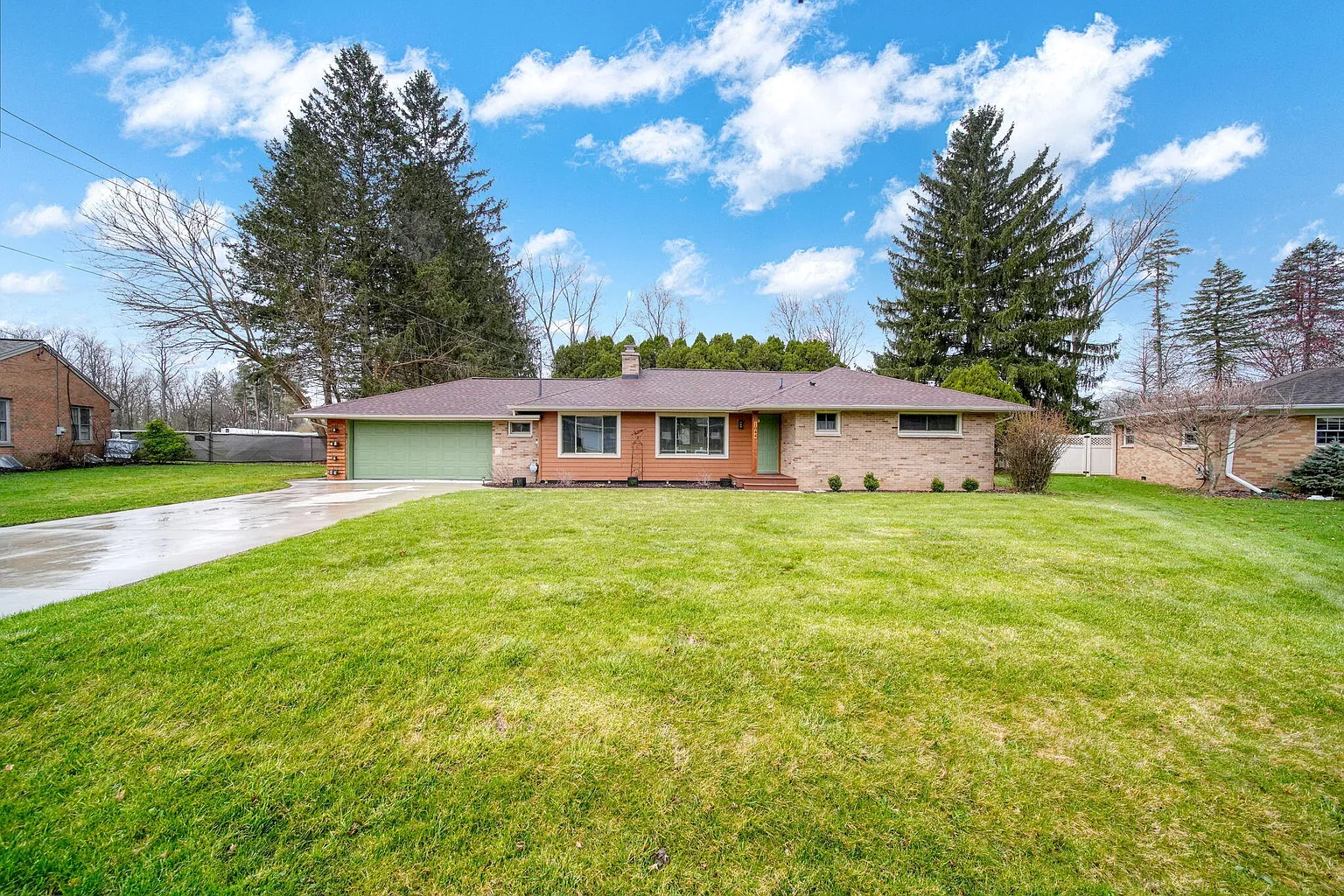 1044 Westfield Dr photo 1