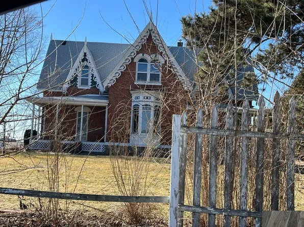 301 3rd Ave, Stanwood, IA 52337