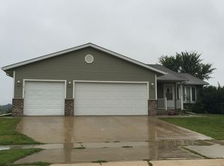 470 Manor Ridge Dr NW, Rochester, MN 55901