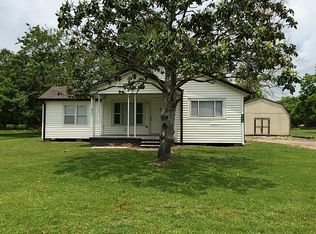908 E Houston St, Highlands, TX 77562