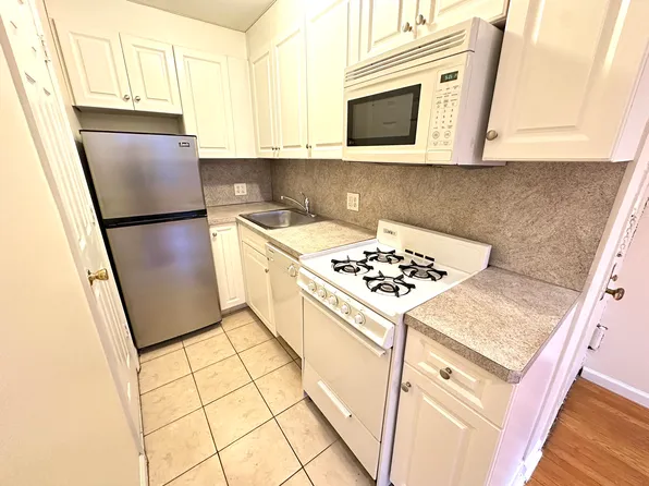 322 East Sixth Street image 9 of 11