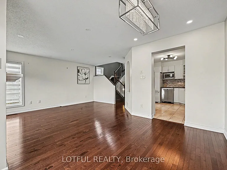 2201 Marble Cres — Photo 6