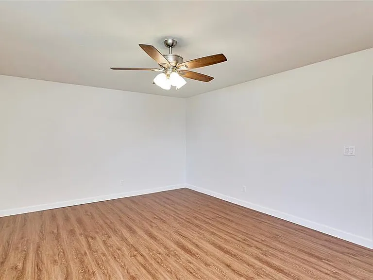 415 Trail Grove Ct — Photo 18