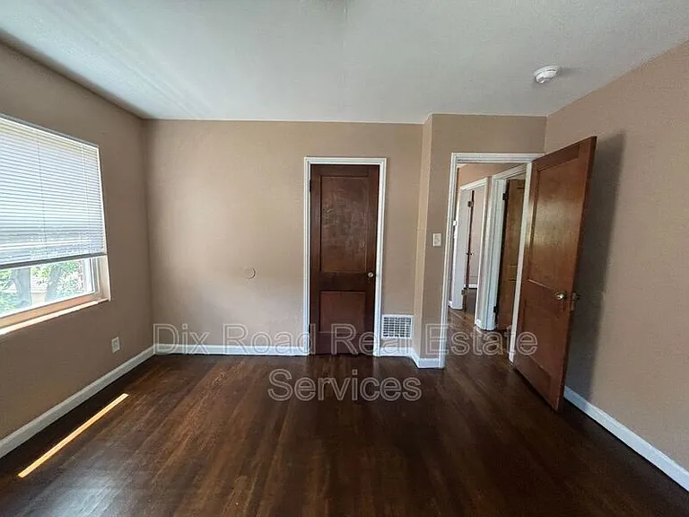 1927 Burroughs Dr — Photo 22