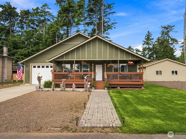247 Fisher Avenue NE, Ocean Shores, WA 98569