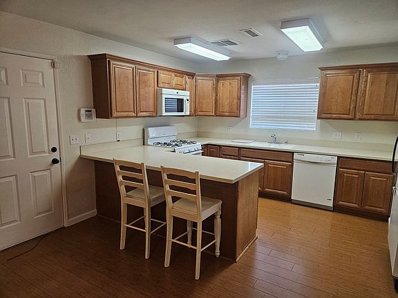 2nd image of 3151 Sycamore Ave