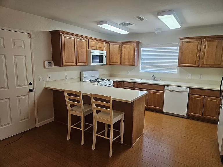 3151 Sycamore Ave — Photo 2