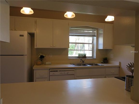 3rd image of 5077 Village Gardens Dr