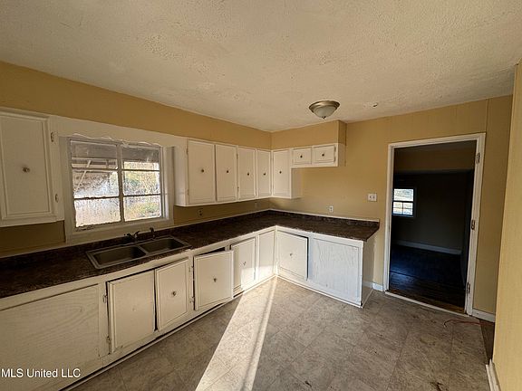 4th image of 2862 Oak Forest Dr