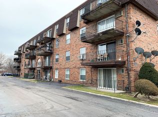 9143 S Roberts Rd APT 10, Hickory Hills, IL 60457