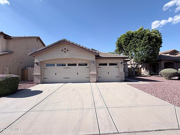 3rd image of 8360 W PONTIAC Drive