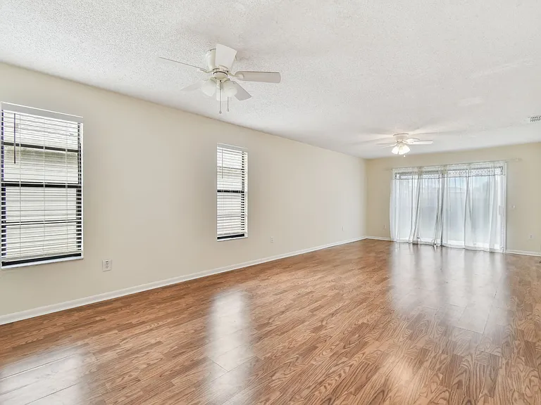 938 Willowood Ln — Photo 11