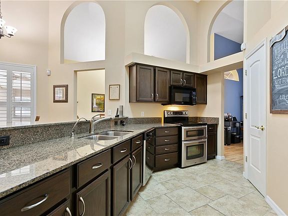 3rd image of 18418 Oriole St