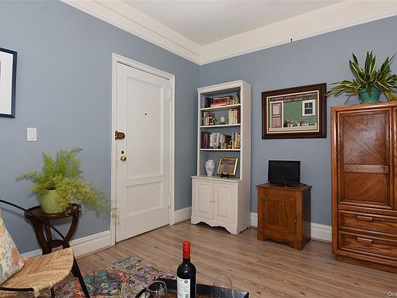 2nd image of 25 Parkview Ave APT 1J