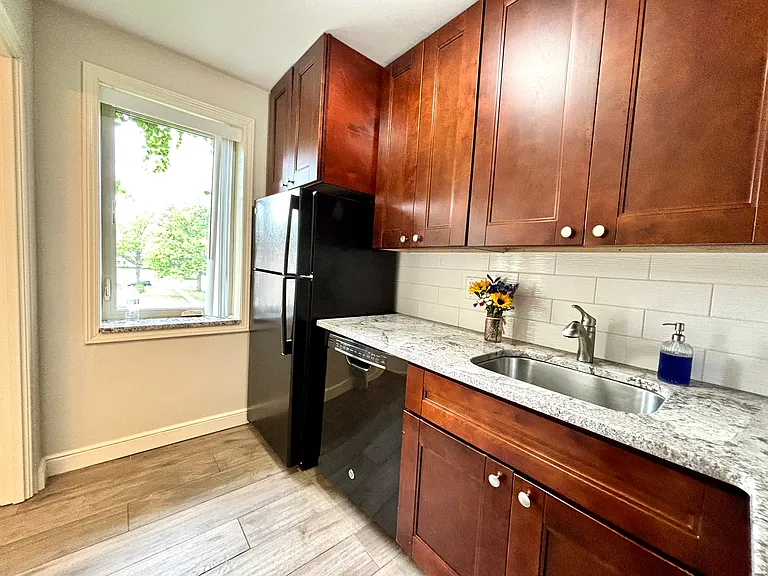 1633 J St #304 — Photo 3