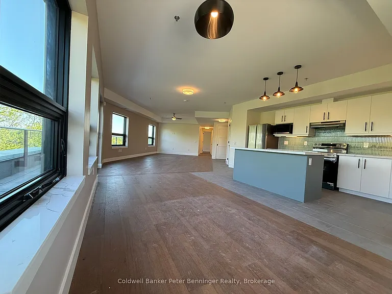 604 Queen St S #401 — Photo 9
