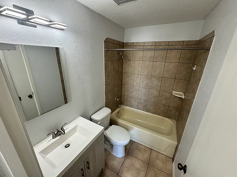 419 1/2 Pleasant Hollow Ct — Photo 9