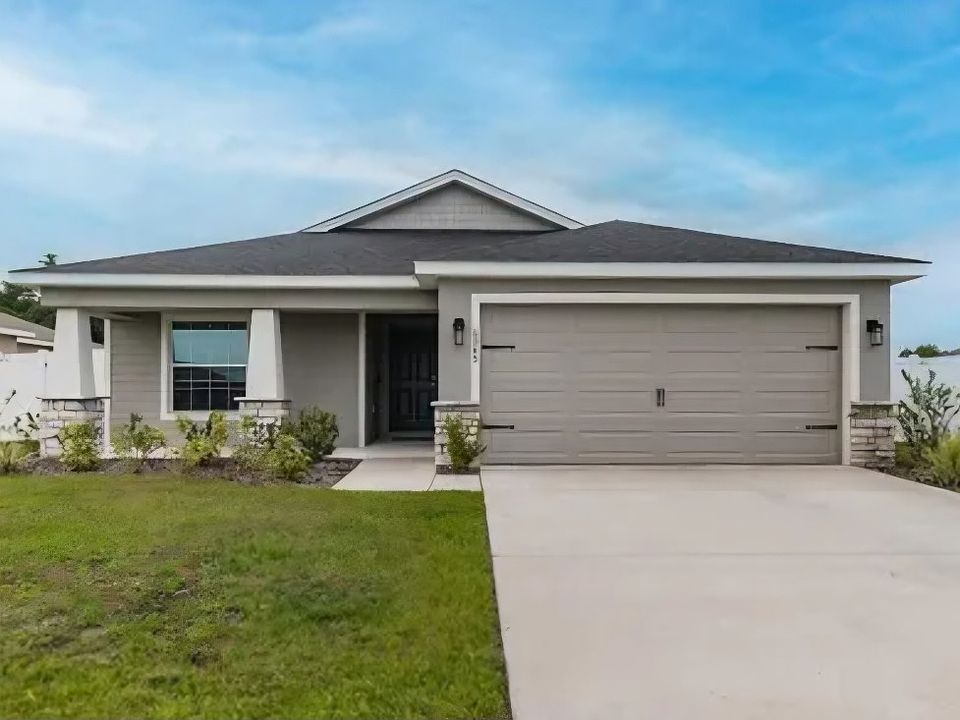 Beautiful spacious ranch with small small porch, fully fenced back yard