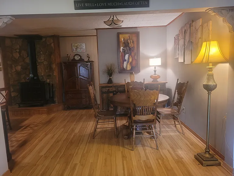 5650 Sandview Dr — Photo 2