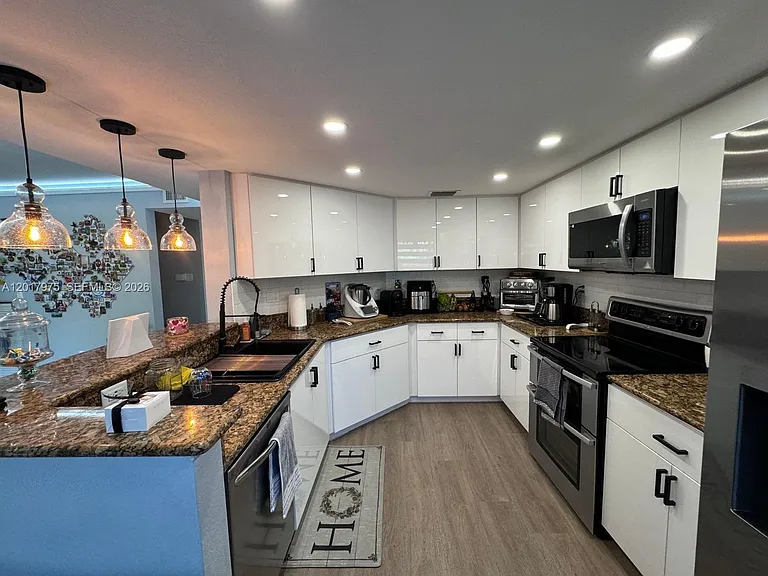 8851 NW 110th Pl #1407 — Photo 4