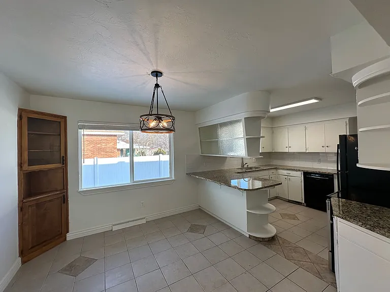 906 E Elm St — Photo 20