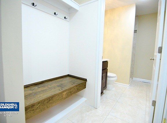 5th image of 563 Sussex Ct