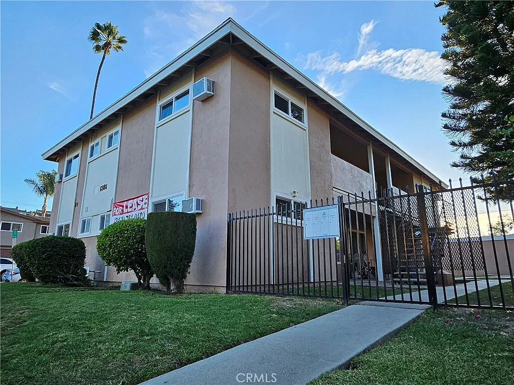 2 bed, 950 sqft, $2,350 — Photo 1