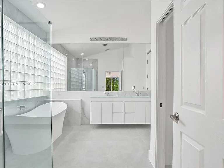 6931 NW 34th St — Photo 25