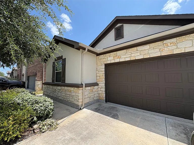 147 Mary Max Cir — Photo 2