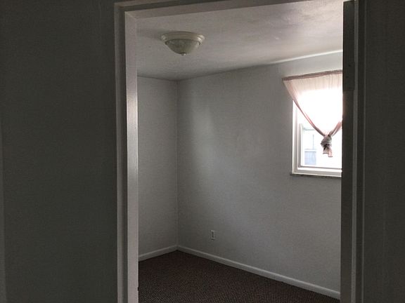 2nd image of 415 Wayne Ave #3