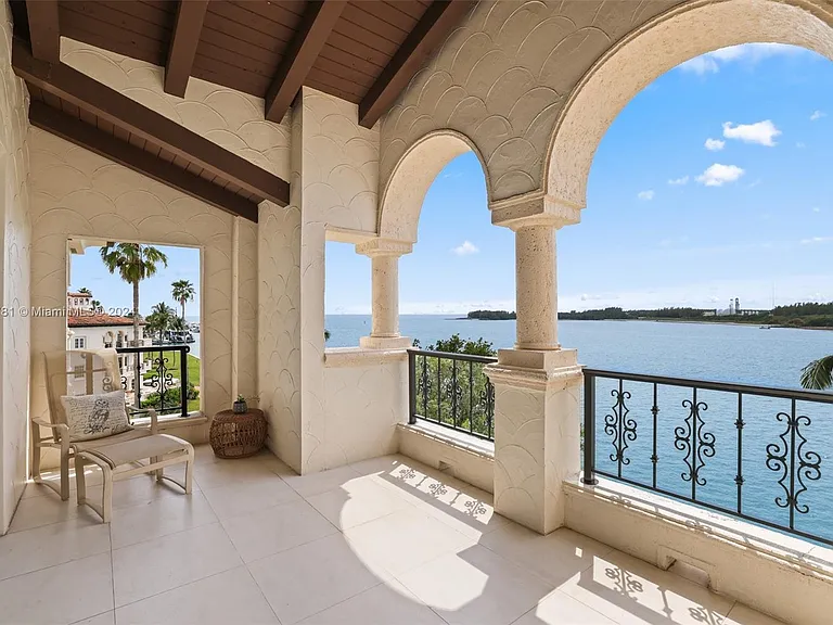 2442 Fisher Island Dr #5402 — Photo 38