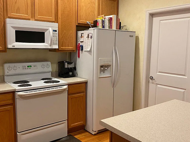 Kitchen, laundry off of kitchen