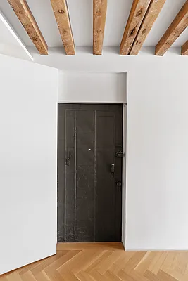 Sold by Warburg | media 10