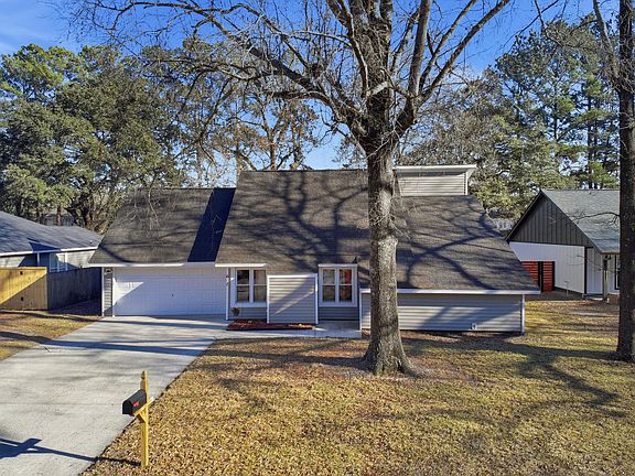 3rd image of 607 Woodward Blvd