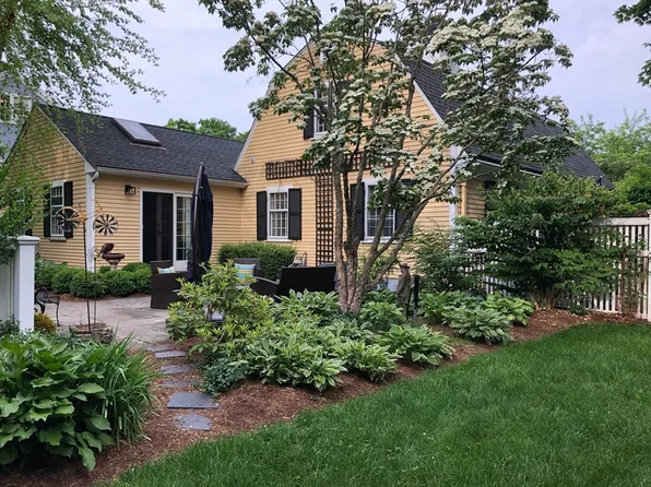 111 Village Ave, Dedham, MA 02026