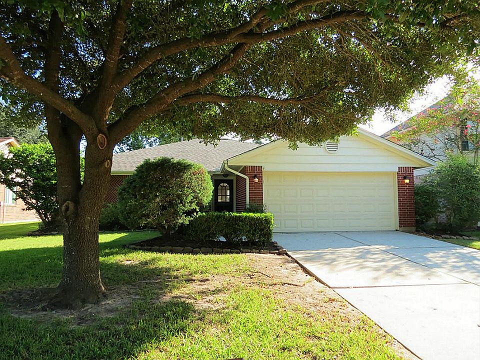 1st image of 2215 Old Oak Ln