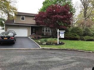 333 W 7th St, Deer Park, NY 11729