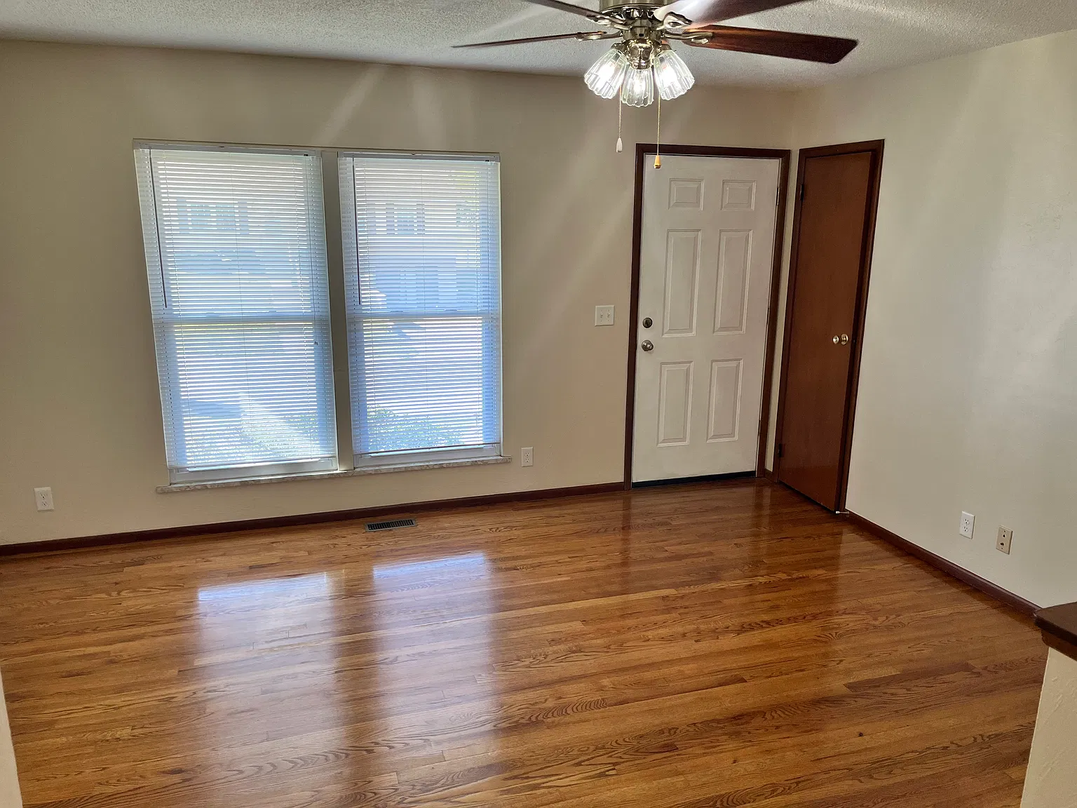 3 bed, $1,500 — Photo 4