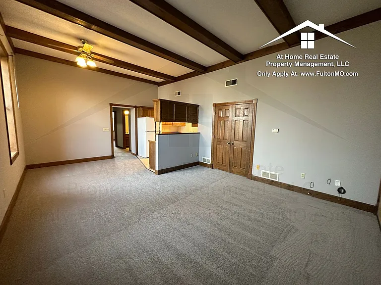 103 E 10th St #13 — Photo 6