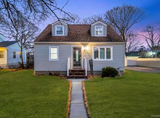 39 Andrews Avenue, Wheatley Heights, NY
