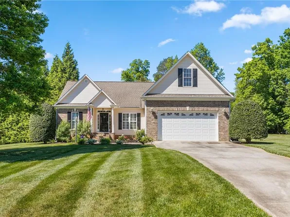 106 Stonegate Ct, Reidsville, NC 27320
