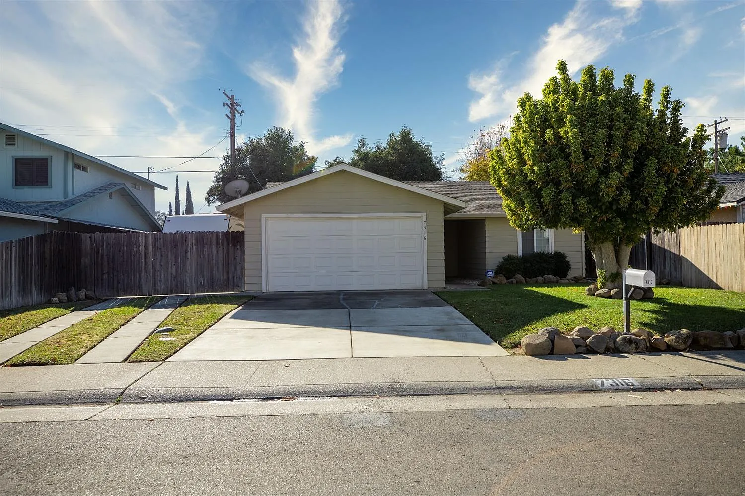7316 Bayoak Way photo 1
