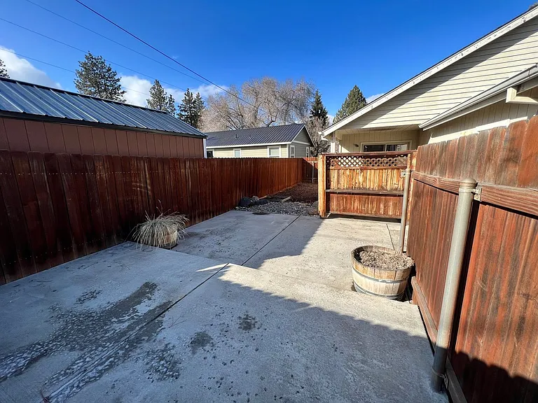 1355 NW Davenport Ave — Photo 18